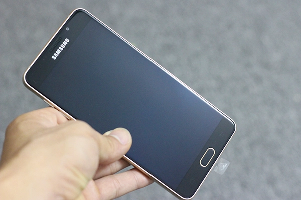 Cạnh viền Samsung Galaxy A7 2016 bộ nhớ 32GB