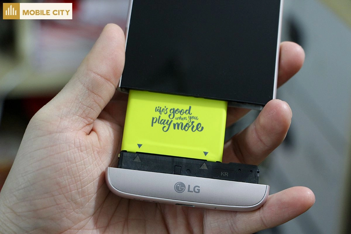 Viên pin LG G5 cũ có thể tháo rời tiện dụng