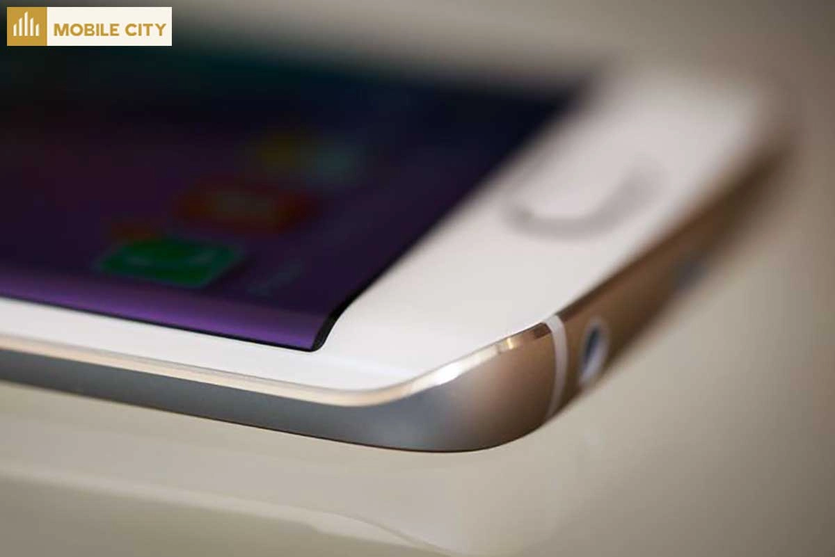 Samsung Galaxy S6 Edge thu hút người dùng