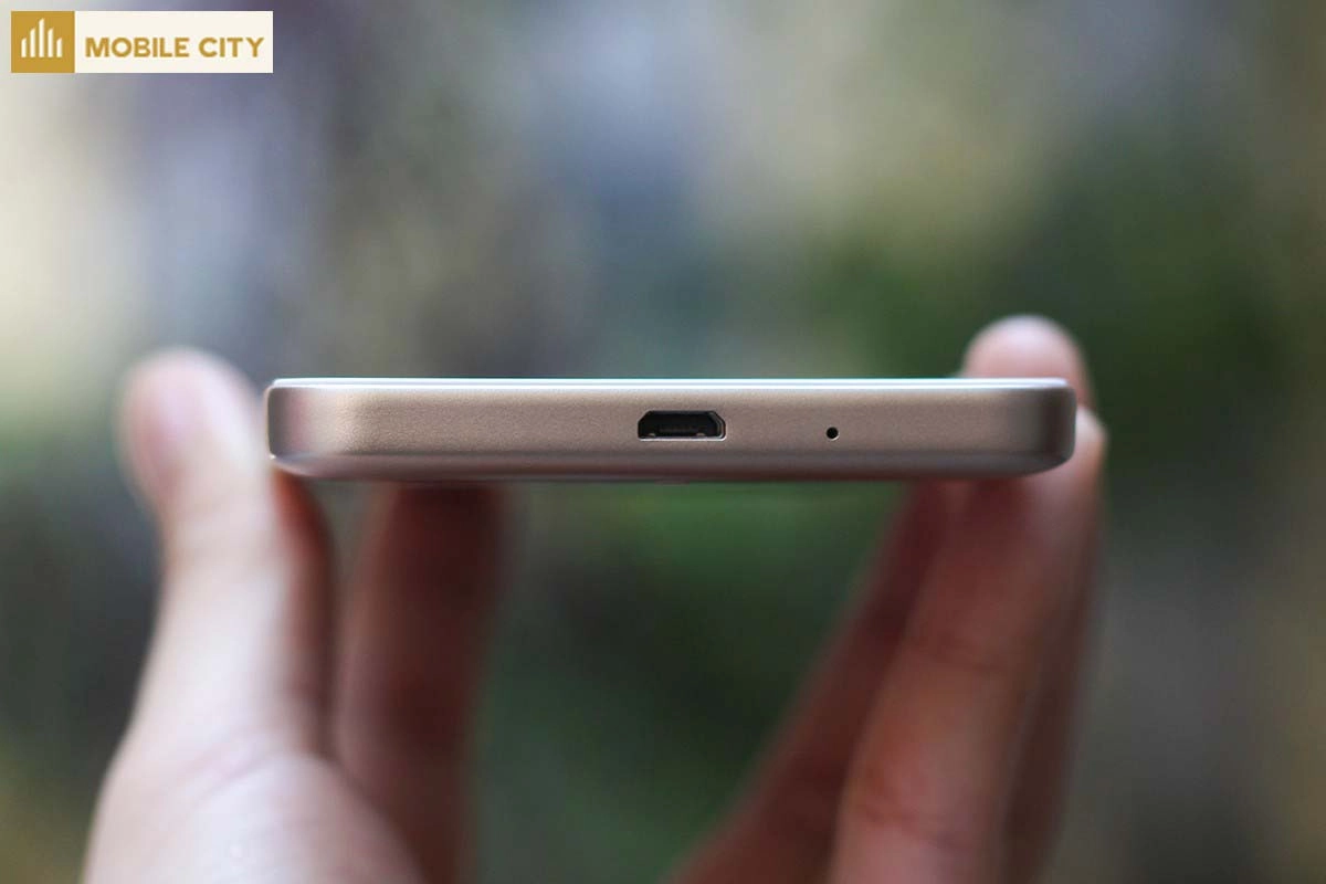 Kiểm tra hình thức của Xiaomi Redmi 4A cũ