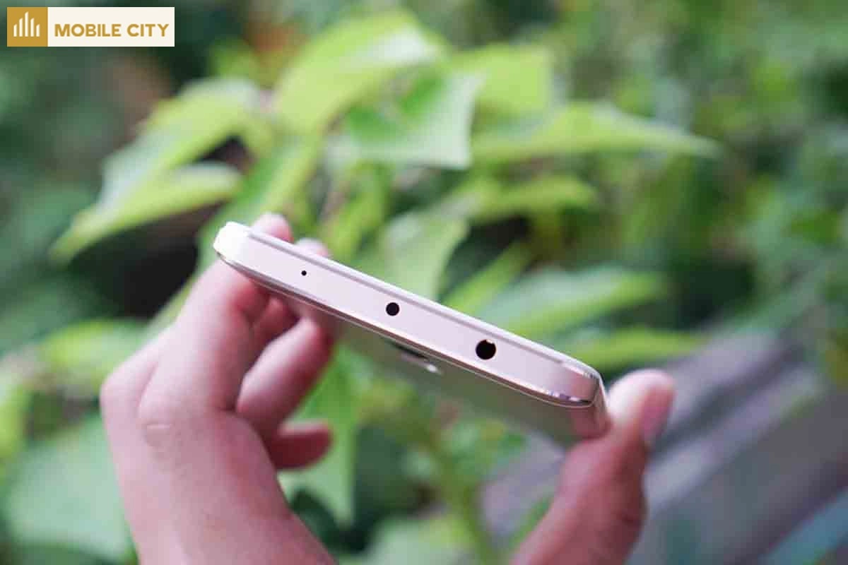 Kiểm tra hình thức của Xiaomi Redmi Note 4 cũ 