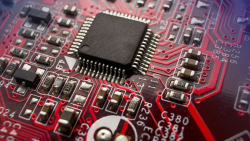 processor-chip-on-circuitboard_800x450