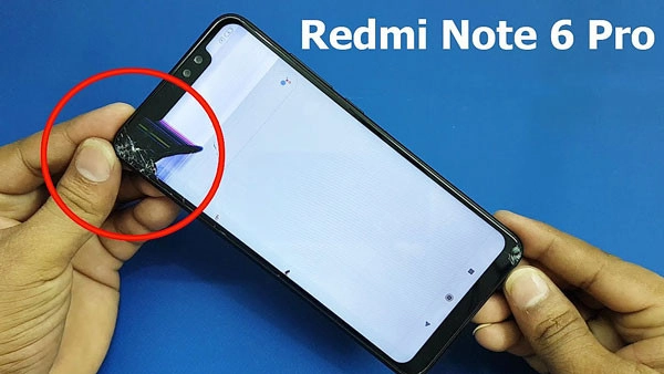 Không may mắn, bạn đã bị hỏng màn hình của Xiaomi Redmi Note 6 Pro hoặc Redmi 6A? Chúng tôi có thể giúp bạn thay thế màn hình chính hãng và chuyên nghiệp sau khi kiểm tra kĩ càng. Hãy xem video của chúng tôi để biết thêm chi tiết và đặt lịch hẹn ngay bây giờ để thay thế màn hình!