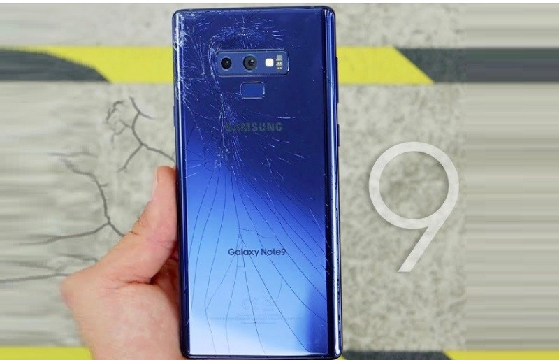 Mặt kính lưng của Samsung Galaxy Note 9 bị vỡ
