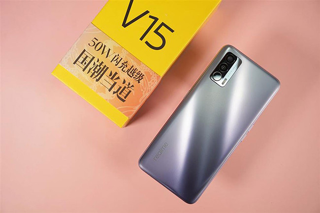 realme-v15-hop-sau