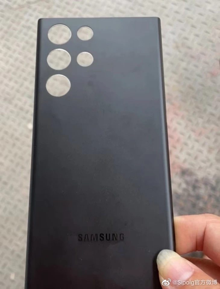 Thiết kế mặt sau Galaxy S22 Ultra rò rỉ: Cụm camera giống hệt của LG