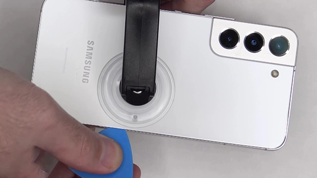 Nguyên nhân cần thay nắp lưng Samsung Galaxy S22