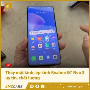 thay-ep-kinh-realme-gt-neo3-0