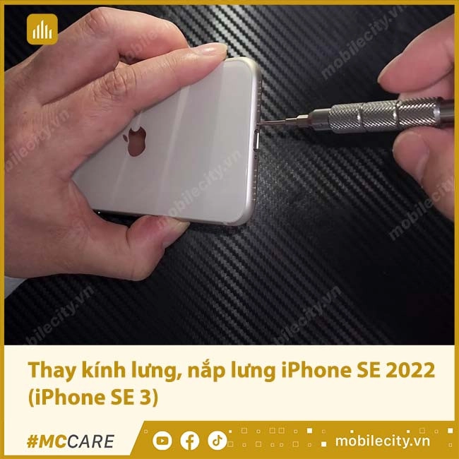 thay-kinh-lung-nap-lung-iphone-se-2022-iphone-se-3-khung