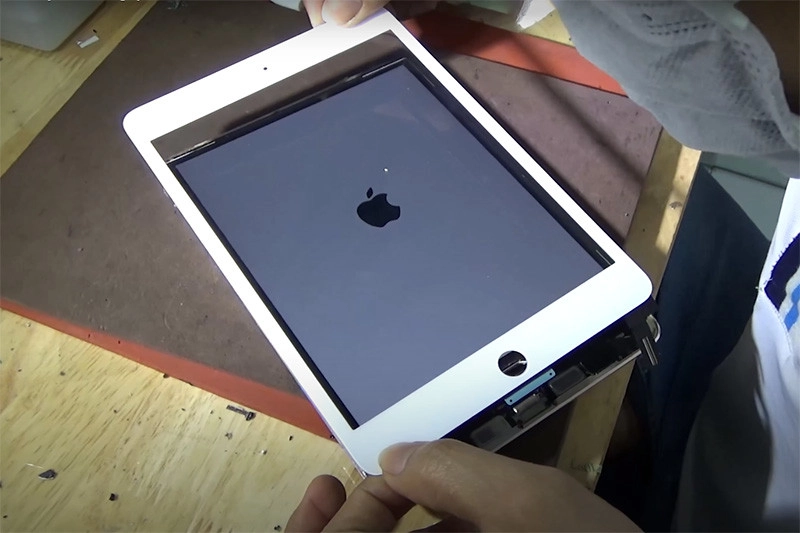thay-ep-kinh-ipad-mini-4-8