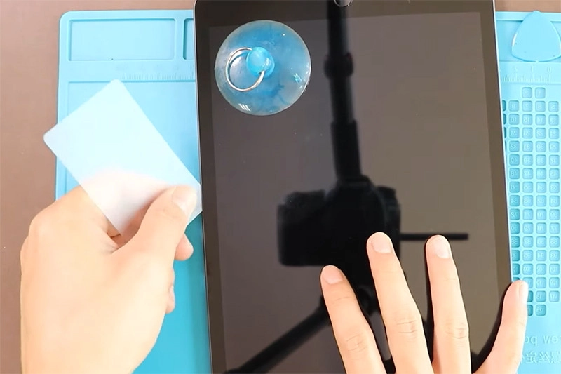 ep-kinh-thay-mat-kinh-ipad-gen-9-1