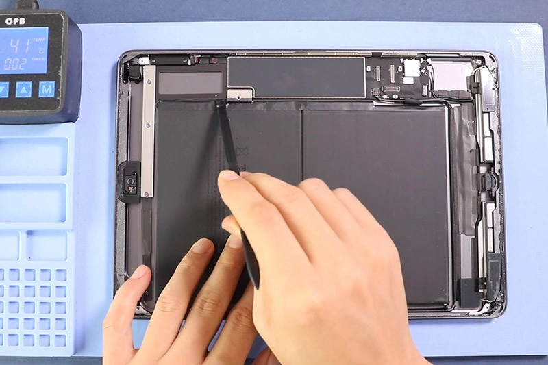 sua-nguon-ipad-gen-8-3