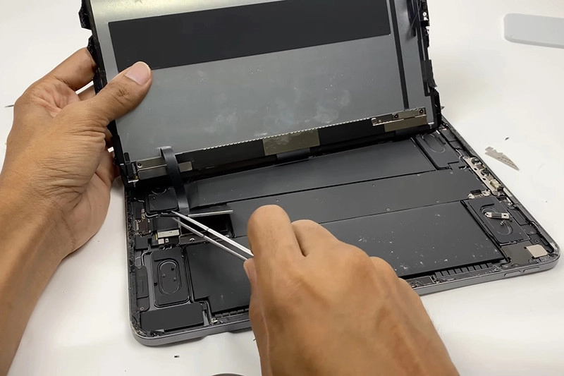 ep-kinh-thay-kinh-ipad-pro-11-inch-2018-5