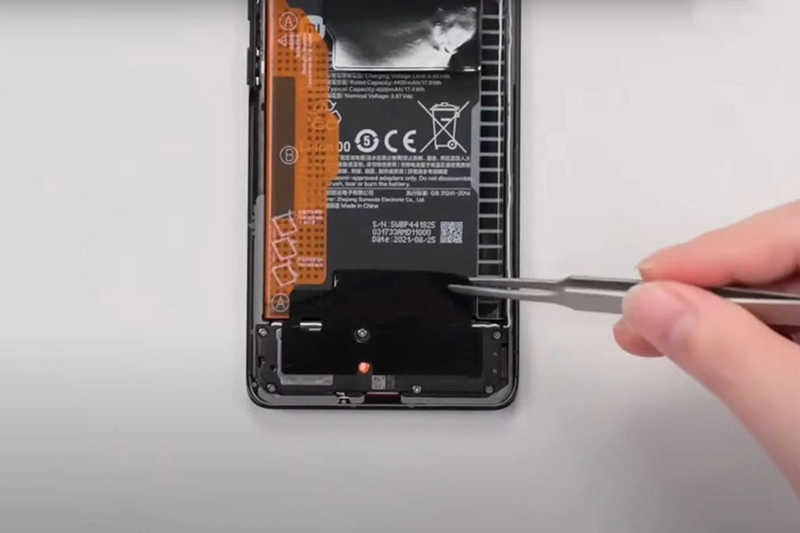 thay-pin-xiaomi-civi-2-2