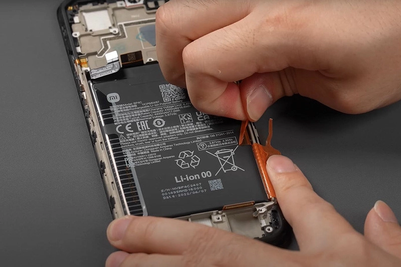 thay-pin-xiaomi-redmi-note-12-pro-plus-1.JPG