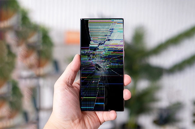 Thay màn hình Samsung Galaxy S22 Ultra là do đâu?