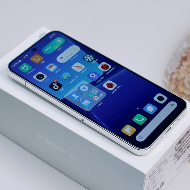 Điện thoại Xiaomi 13 (Giá rẻ hơn 8tr)
