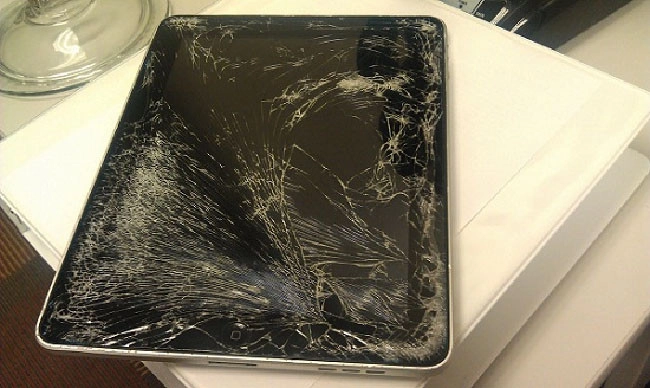 iPad chỉ vỡ mặt kính