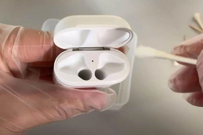 Vệ sinh micro AirPods