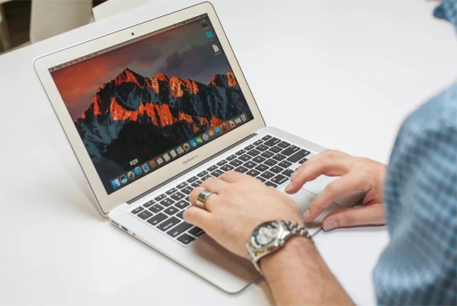 Sửa nguồn Macbook có tốt không?