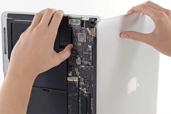 Có nên thay màn hình cho Macbook Pro 2014 tại nhà không?