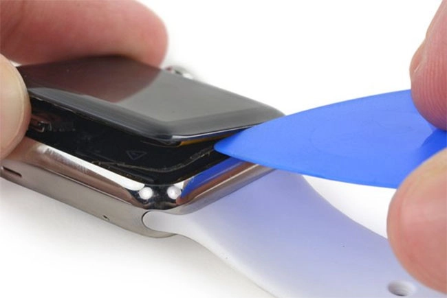 Lý do nên thay mặt kính Apple Watch tại MobileCity