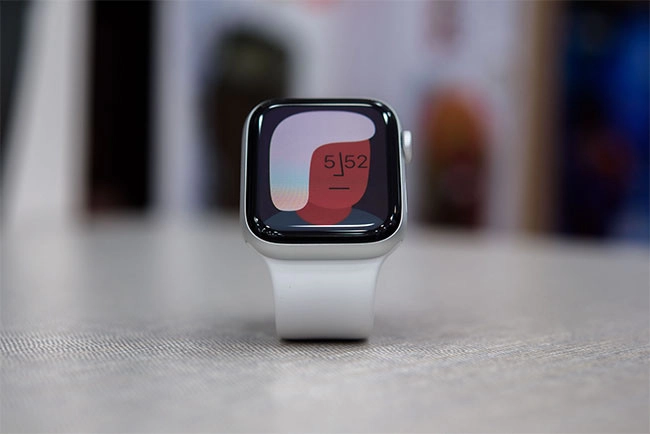 Nguyên nhân cần thay mặt kính Apple Watch SE