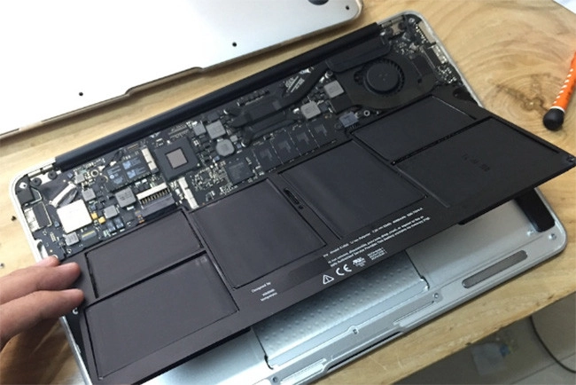 Tại sao Pin Macbook Pro 2018 bị hỏng?