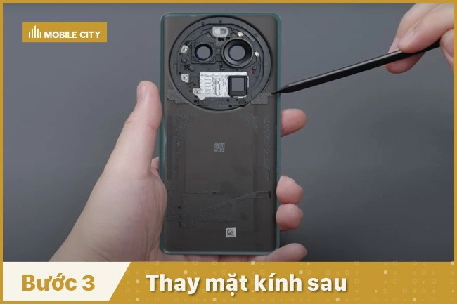 Thay mặt kính sau