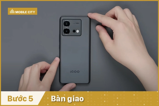 thay-man-hinh-vivo-iqoo-neo8-pro-ban-giao