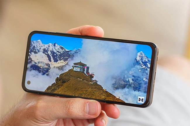 Màn hình AMOLED với dải màu chân thực sống động