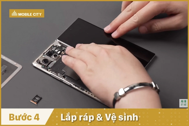 ep-kinh-xiaomi-mix-fold-2-lap-rap-ve-sinh