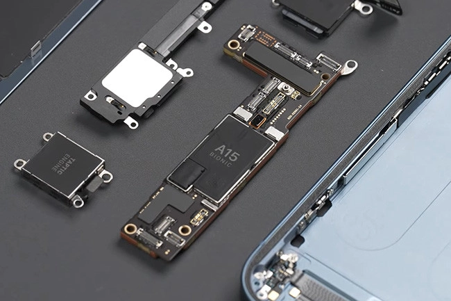 Thay main iPhone 15 Plus