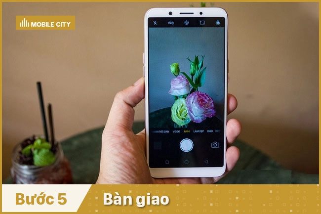 Bàn giao OPPO A83 cho khách hàng