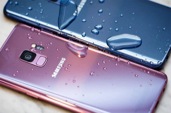 Vì sao nên thay mặt kính sau điện thoại Samsung?