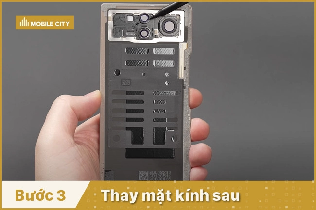 thay-kinh-lung-thay-mat-kinh-sau-xiaomi-mix-fold-2-thay