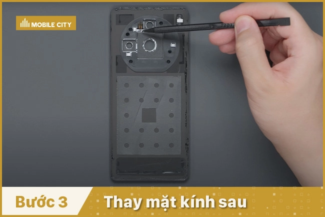 Thay mặt kính sau