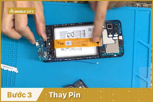 thay-pin-samsung-galaxy-a12-thay-pin