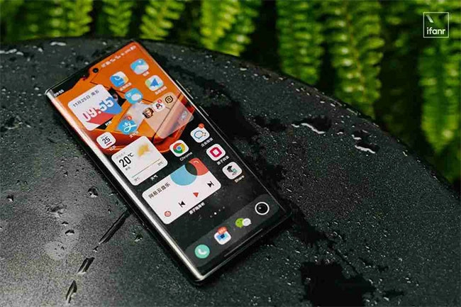 màn hình AMOLED sẽ đem lại cho người dùng trải nghiệm hiển thị sống động với màu sắc rực rỡ