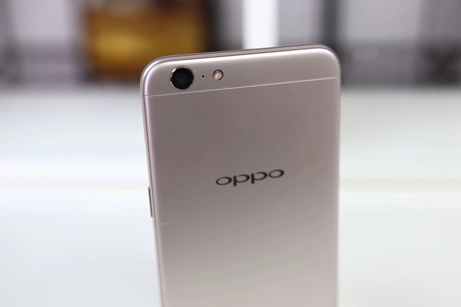 Biểu hiện khi cần thay thế của nắp lưng OPPO A39