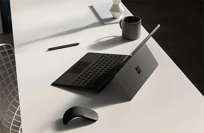 Nguyên nhân cần thay mặt kính Surface Pro 6