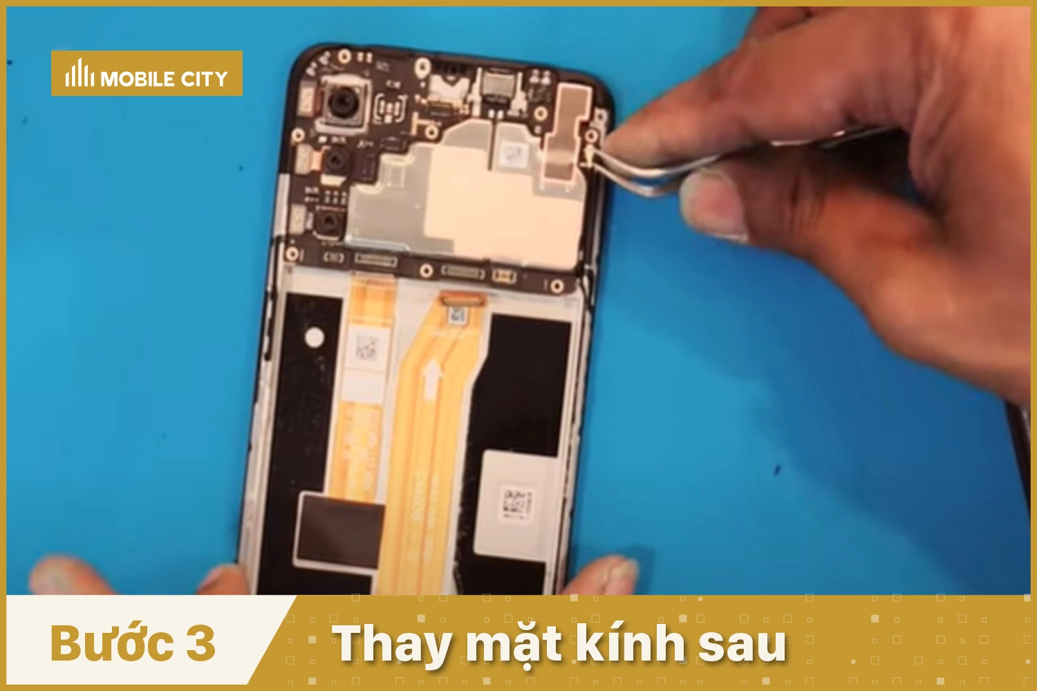 Thay mặt kính sau