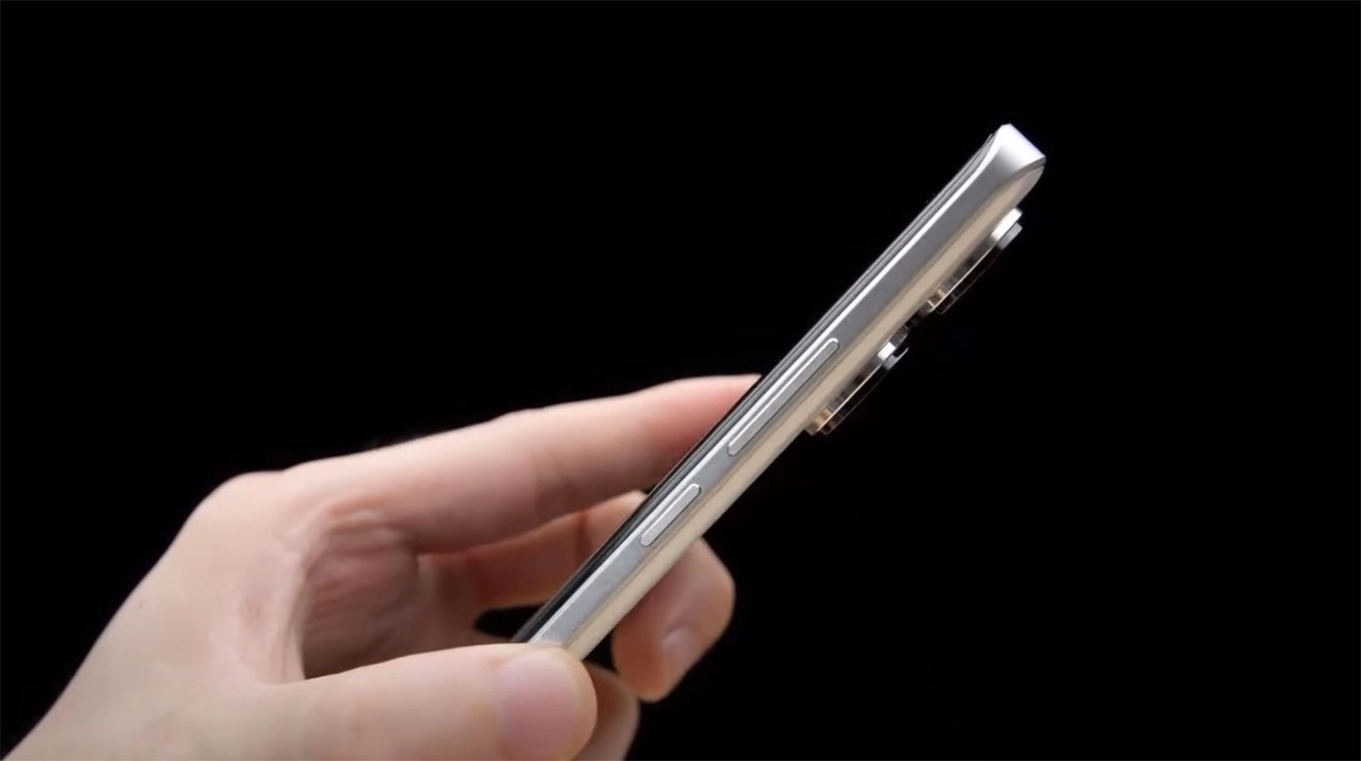 Khung viền của Redmi Note 13 Pro Plus đã được gia cố gấp 7 lần so với tiền nhiệm