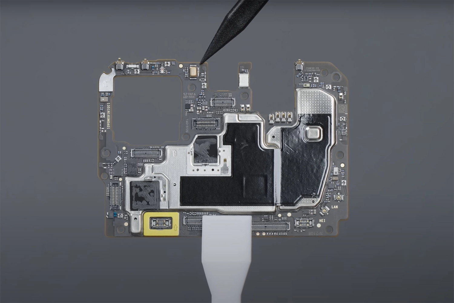 Nguyên nhân khiến nguồn Xiaomi Redmi Note 13 Pro Plus hỏng