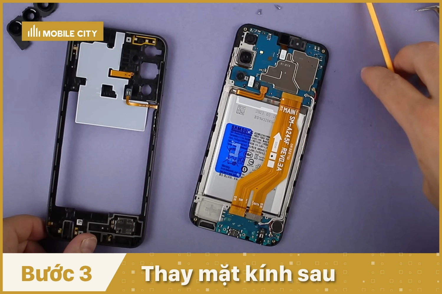 Thay mặt kính sau