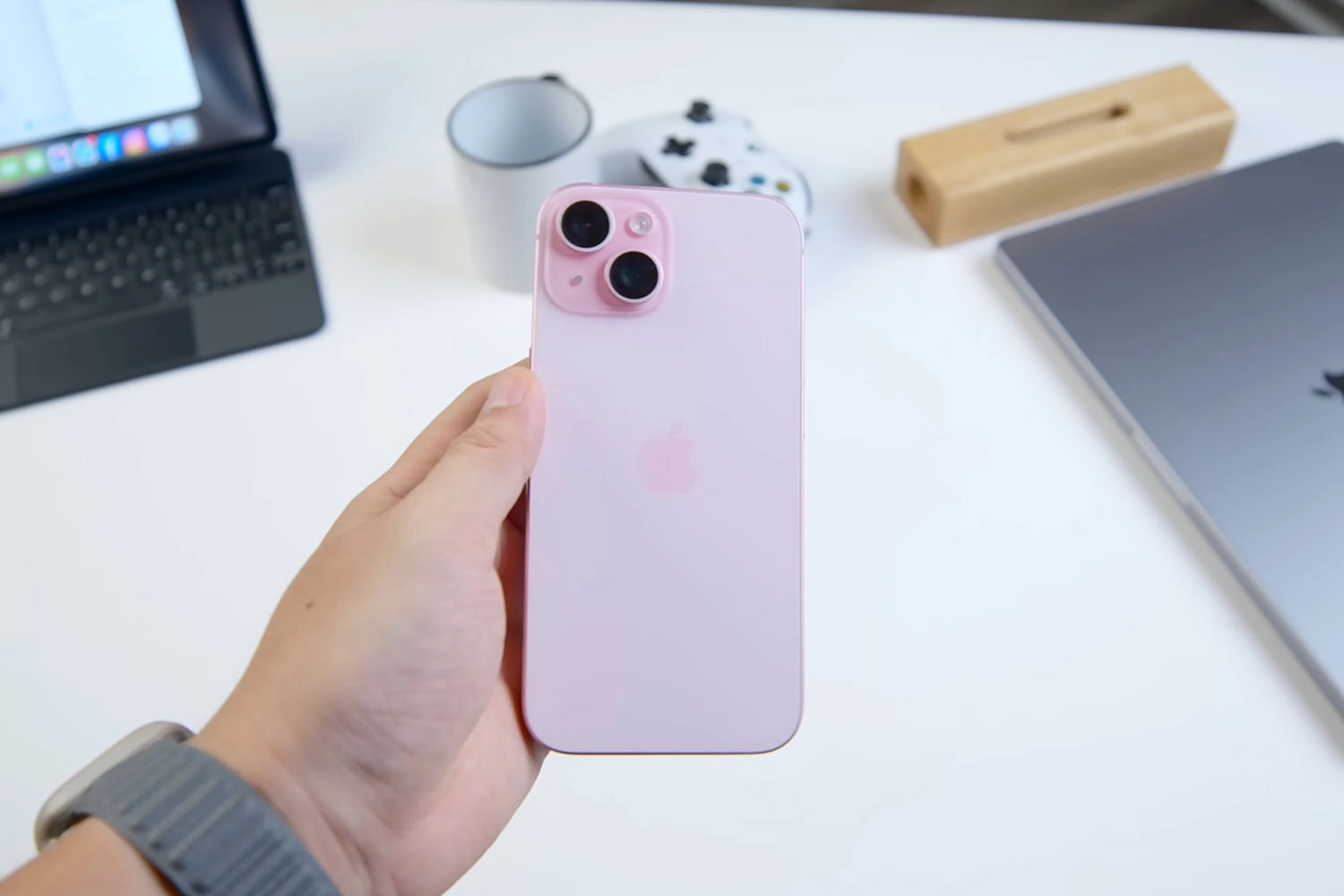 Nguyên nhân cần thay vỏ iPhone 15