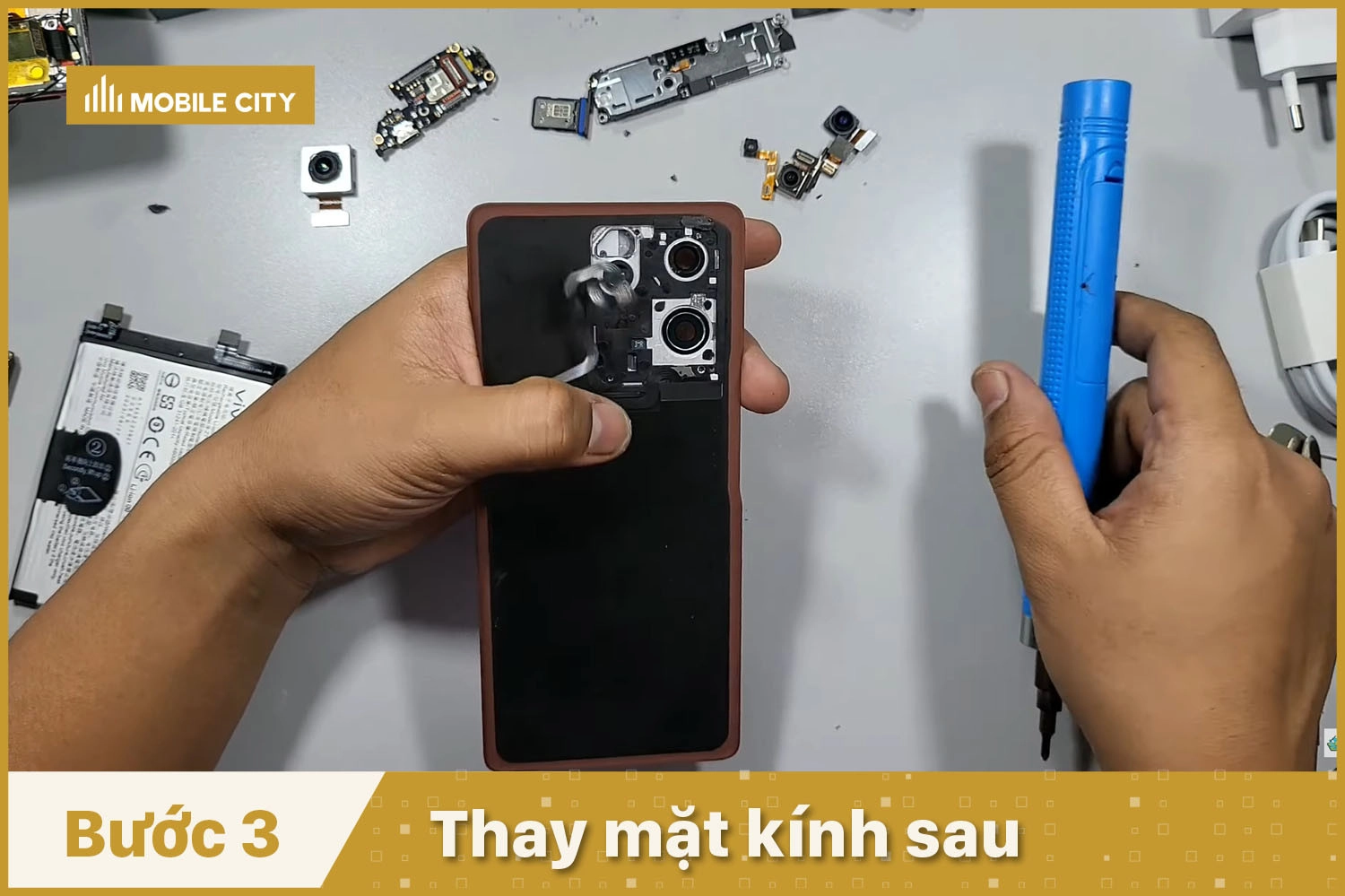 Thay mặt kính sau cho điện thoại