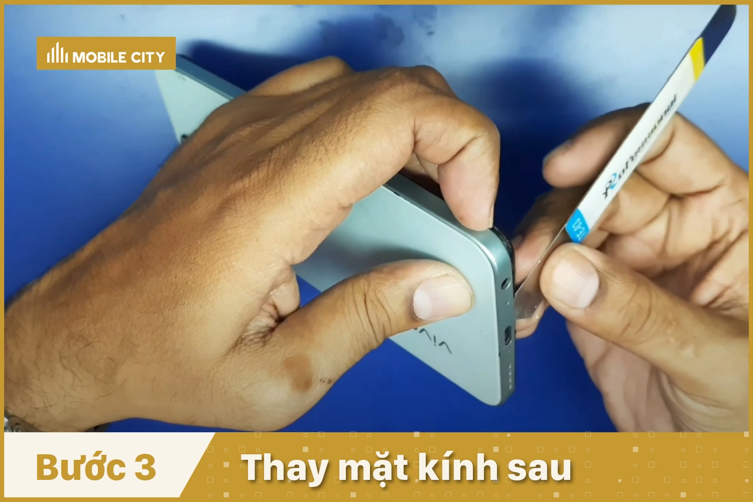 Thay mặt kính sau