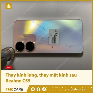 thay-mat-kinh-sau-realme-c55