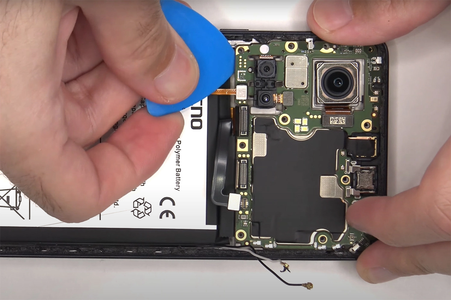 Biểu hiện cần thay IC nguồn, sửa nguồn cho Tecno CAMON 19